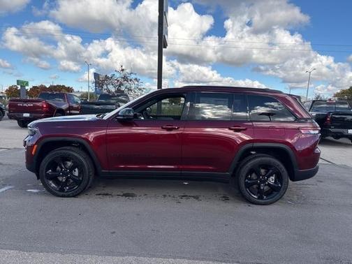 2025 Jeep Grand Cherokee Laredo