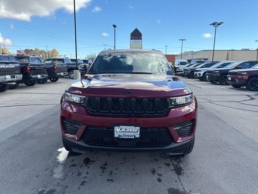 2025 Jeep Grand Cherokee Laredo