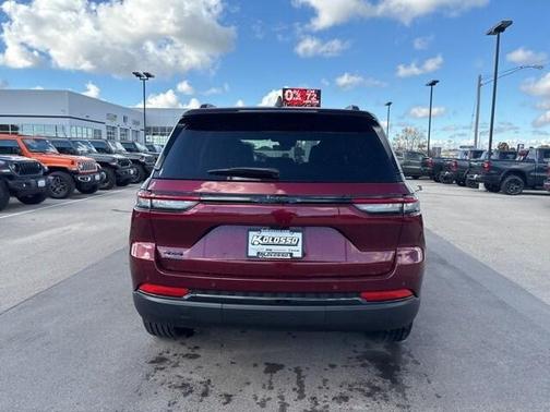 2025 Jeep Grand Cherokee Laredo
