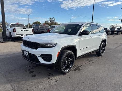 2025 Jeep Grand Cherokee Laredo