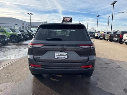 2025 Jeep Grand Cherokee Laredo