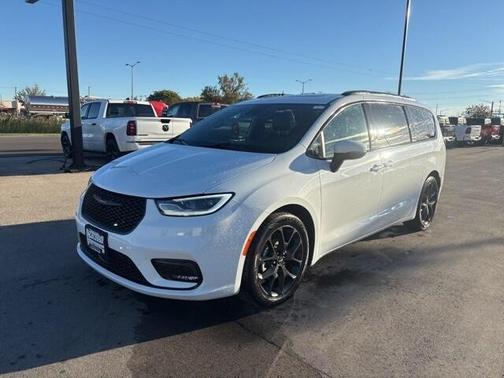 2023 Chrysler Pacifica Touring-L