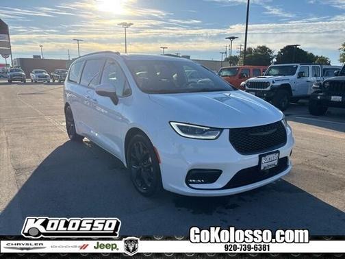 2023 Chrysler Pacifica Touring-L