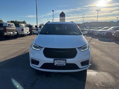 2023 Chrysler Pacifica Touring-L