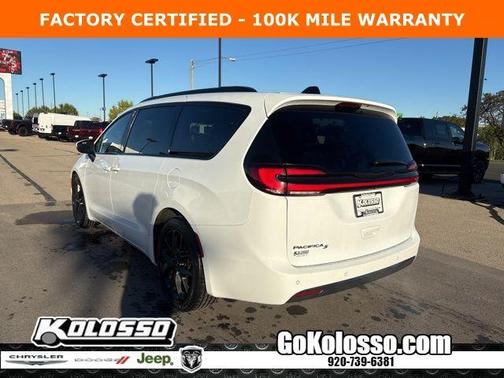 2023 Chrysler Pacifica Touring-L