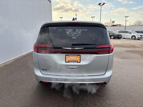 2024 Chrysler Pacifica Touring-L