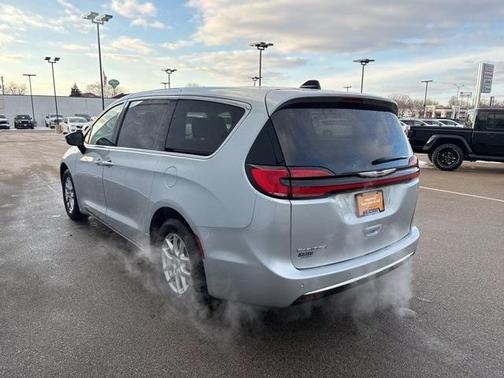 2024 Chrysler Pacifica Touring-L