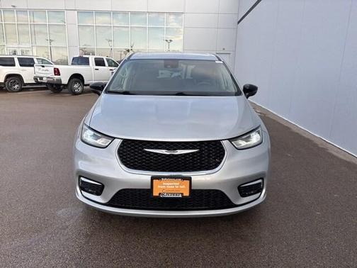 2024 Chrysler Pacifica Touring-L