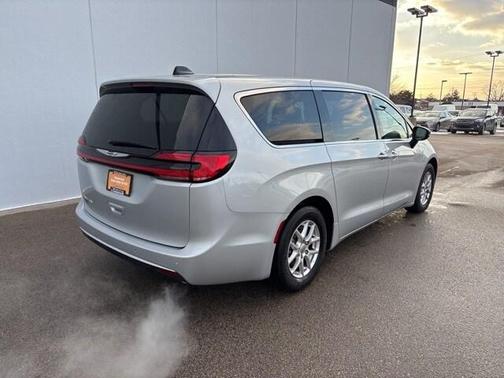 2024 Chrysler Pacifica Touring-L