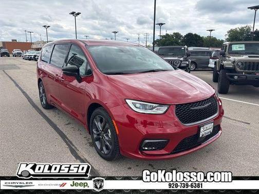 2026 Chrysler Pacifica Select