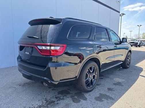 DB Black Crystal Clearcoat 2026 Dodge Durango GT HEMI V8