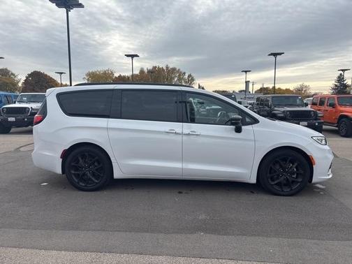 2025 Chrysler Pacifica Limited