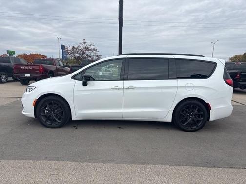 2025 Chrysler Pacifica Limited