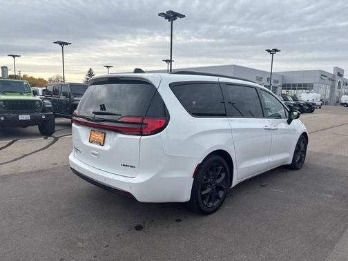 2025 Chrysler Pacifica Limited