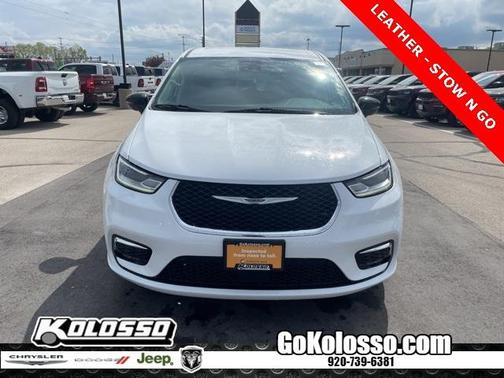2024 Chrysler Pacifica Touring-L