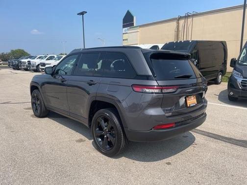 2022 Jeep Grand Cherokee Altitude