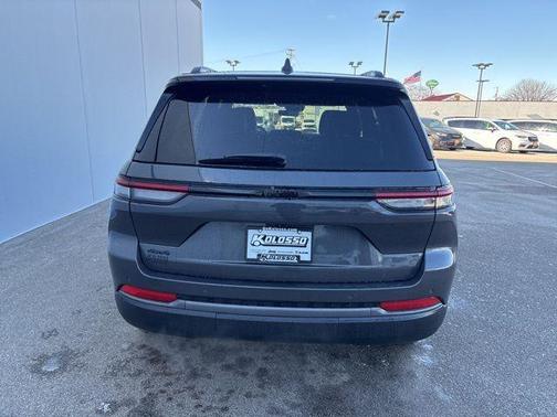 2026 Jeep Grand Cherokee Laredo