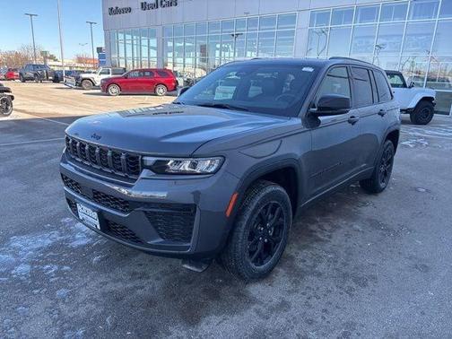 Metallic 2026 Jeep Grand Cherokee Laredo