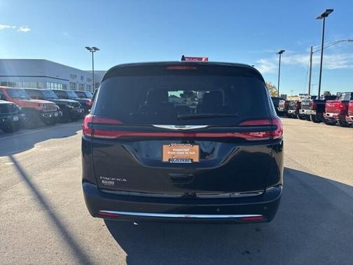 2024 Chrysler Pacifica Touring-L