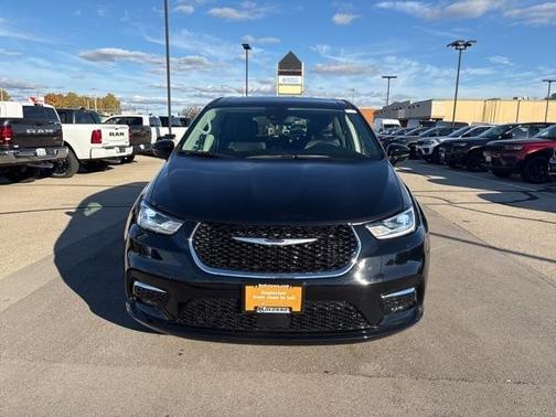 2024 Chrysler Pacifica Touring-L