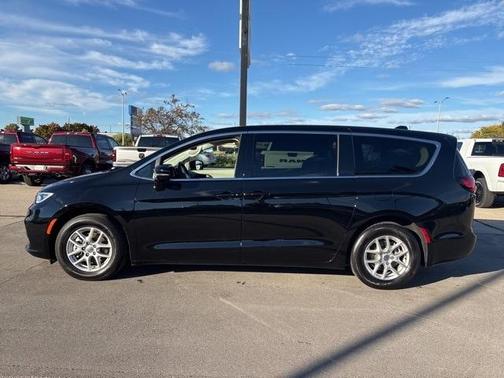 2024 Chrysler Pacifica Touring-L