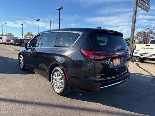 2024 Chrysler Pacifica Touring-L