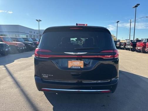 2024 Chrysler Pacifica Touring-L