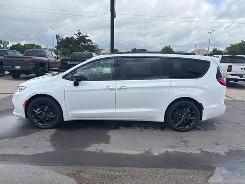 2025 Chrysler Pacifica Limited