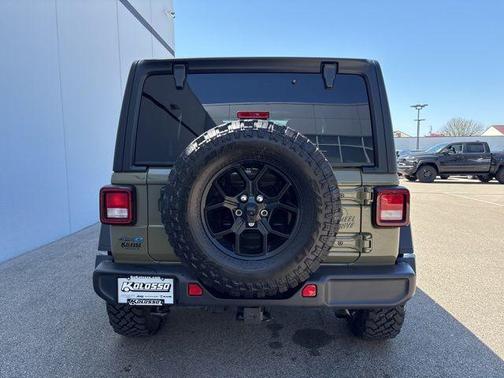 41 2025 Jeep Wrangler 4xe Sport