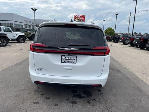 2026 Chrysler Pacifica Pinnacle