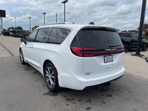 2026 Chrysler Pacifica Pinnacle