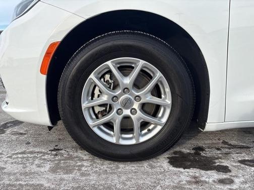 2023 Chrysler Pacifica Touring-L