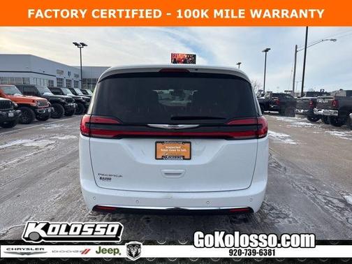 2023 Chrysler Pacifica Touring-L