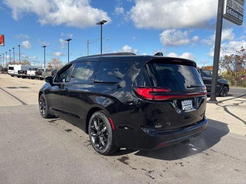 2026 Chrysler Pacifica Limited