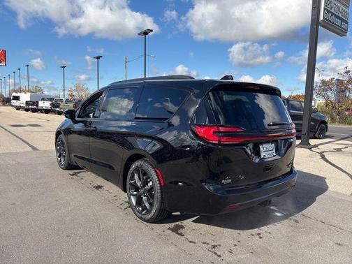 2026 Chrysler Pacifica Limited