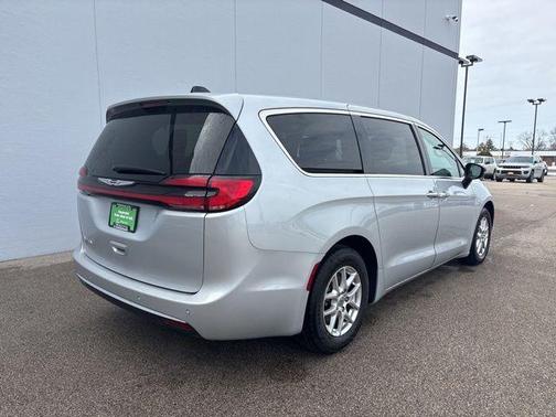 2024 Chrysler Pacifica Touring-L