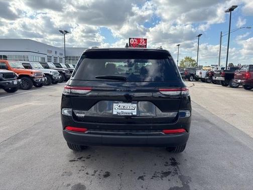 2025 Jeep Grand Cherokee Laredo