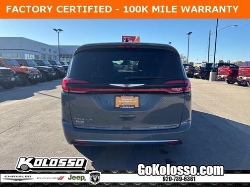 2025 Chrysler Pacifica Select