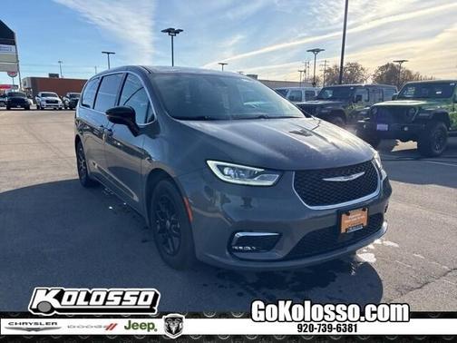 2025 Chrysler Pacifica Select