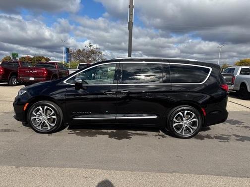 2024 Chrysler Pacifica Pinnacle