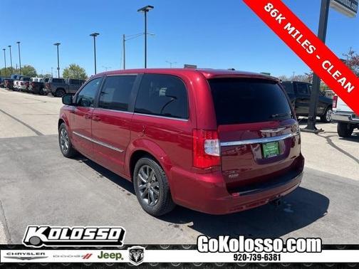 2016 Chrysler Town & Country S