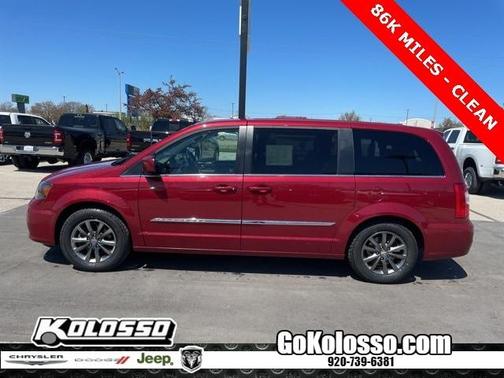 2016 Chrysler Town & Country S