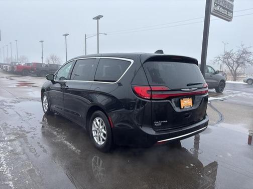 2024 Chrysler Pacifica Touring-L