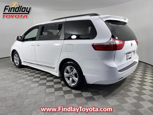 2018 Toyota Sienna LE