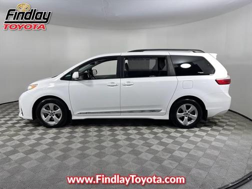 2018 Toyota Sienna LE