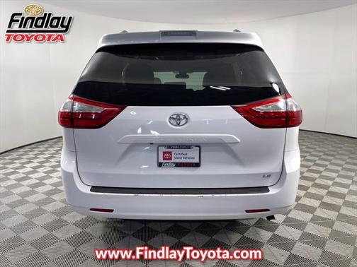 2018 Toyota Sienna LE