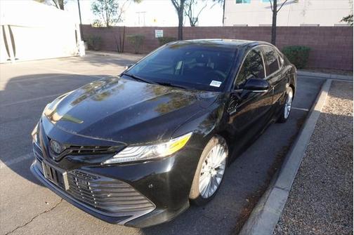 2020 Toyota Camry Hybrid XLE