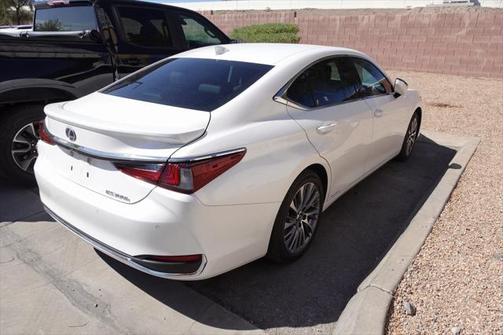 2021 Lexus ES 300h Luxury