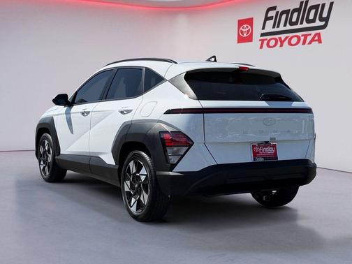 Atlas White 2025 Hyundai KONA SEL