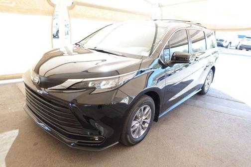 Midnight Black Metallic 2026 Toyota Sienna XLE